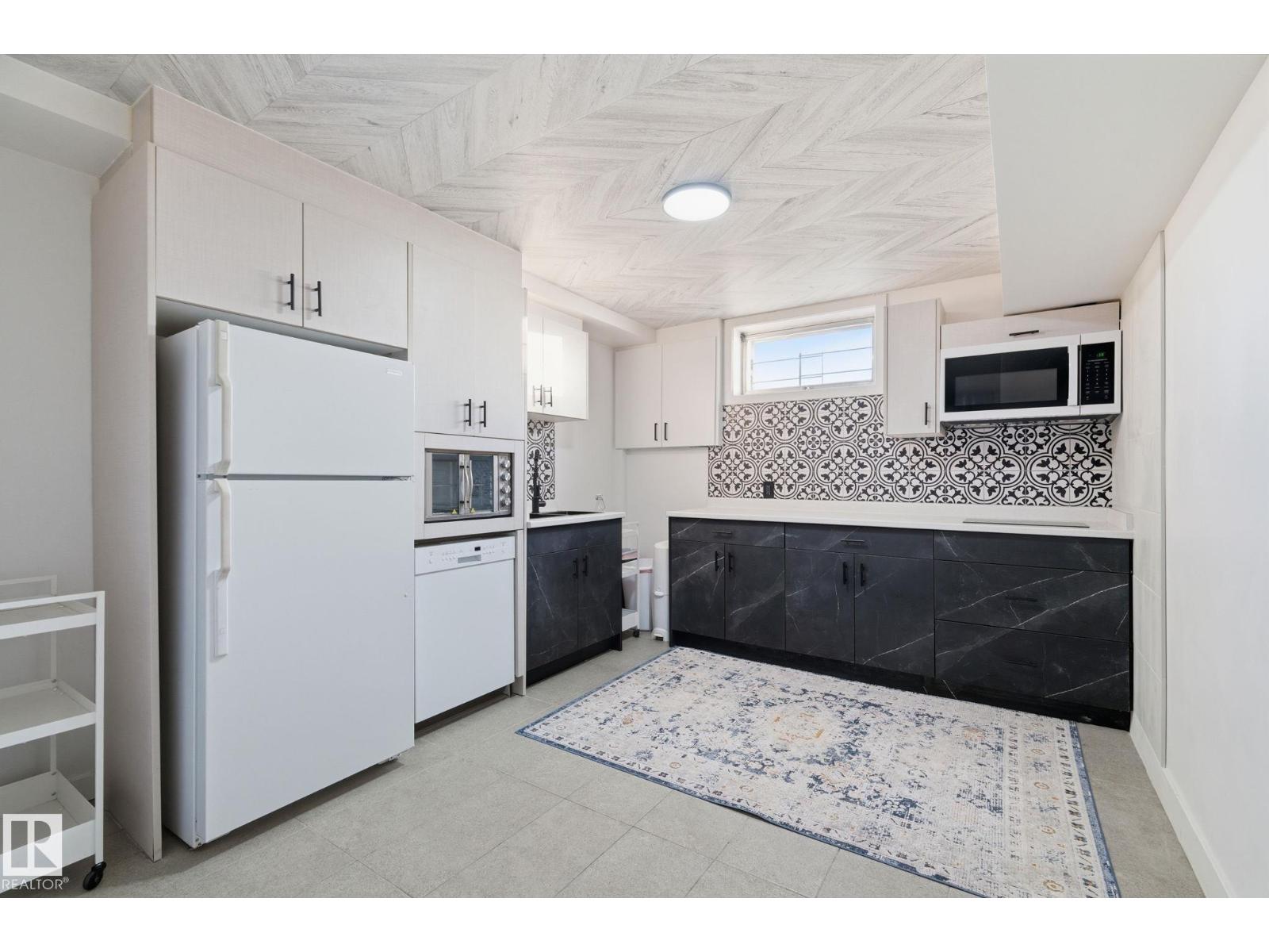 8043 135 Av Nw Property Photo 34