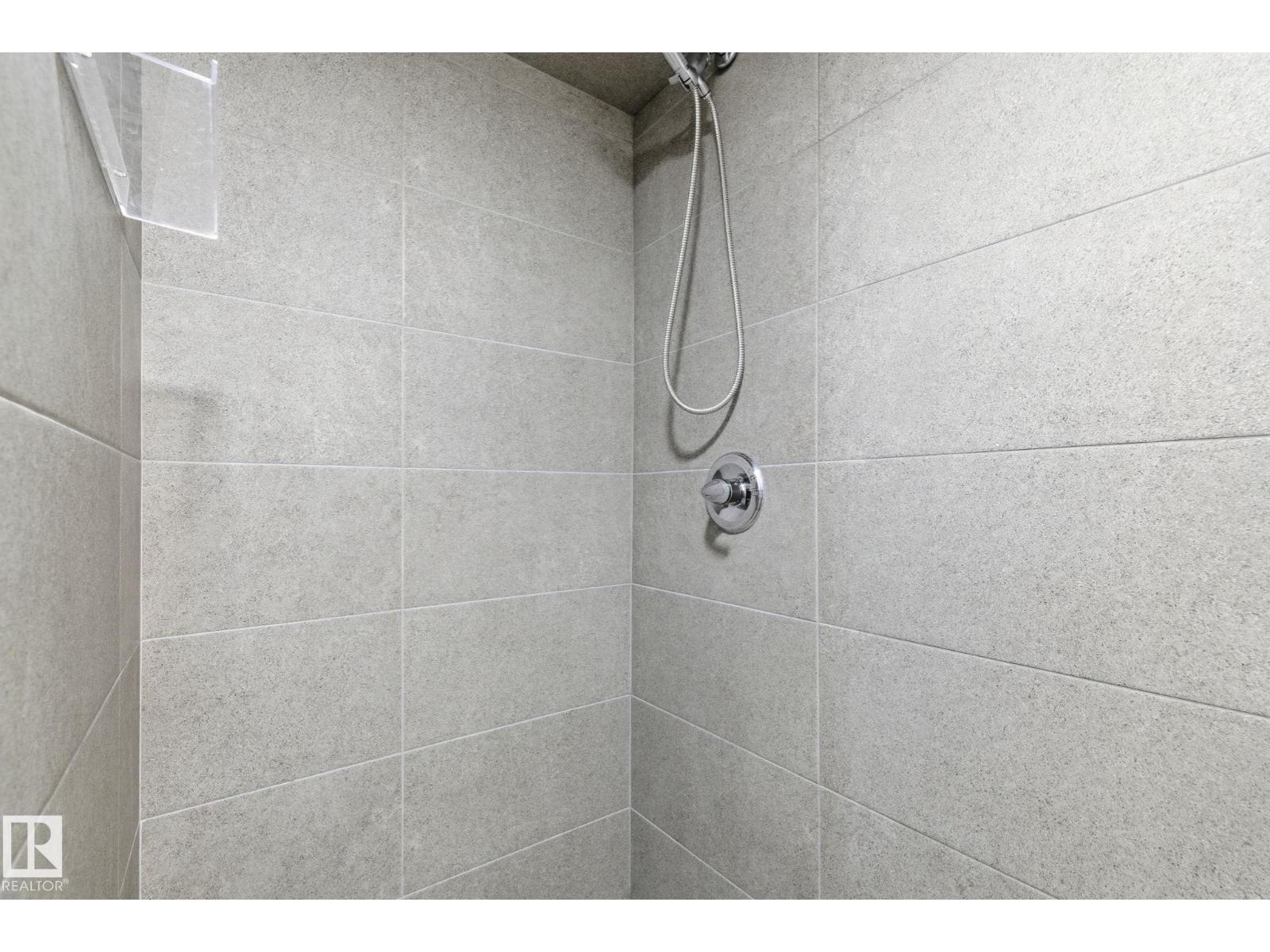 8043 135 Av Nw Property Photo 36