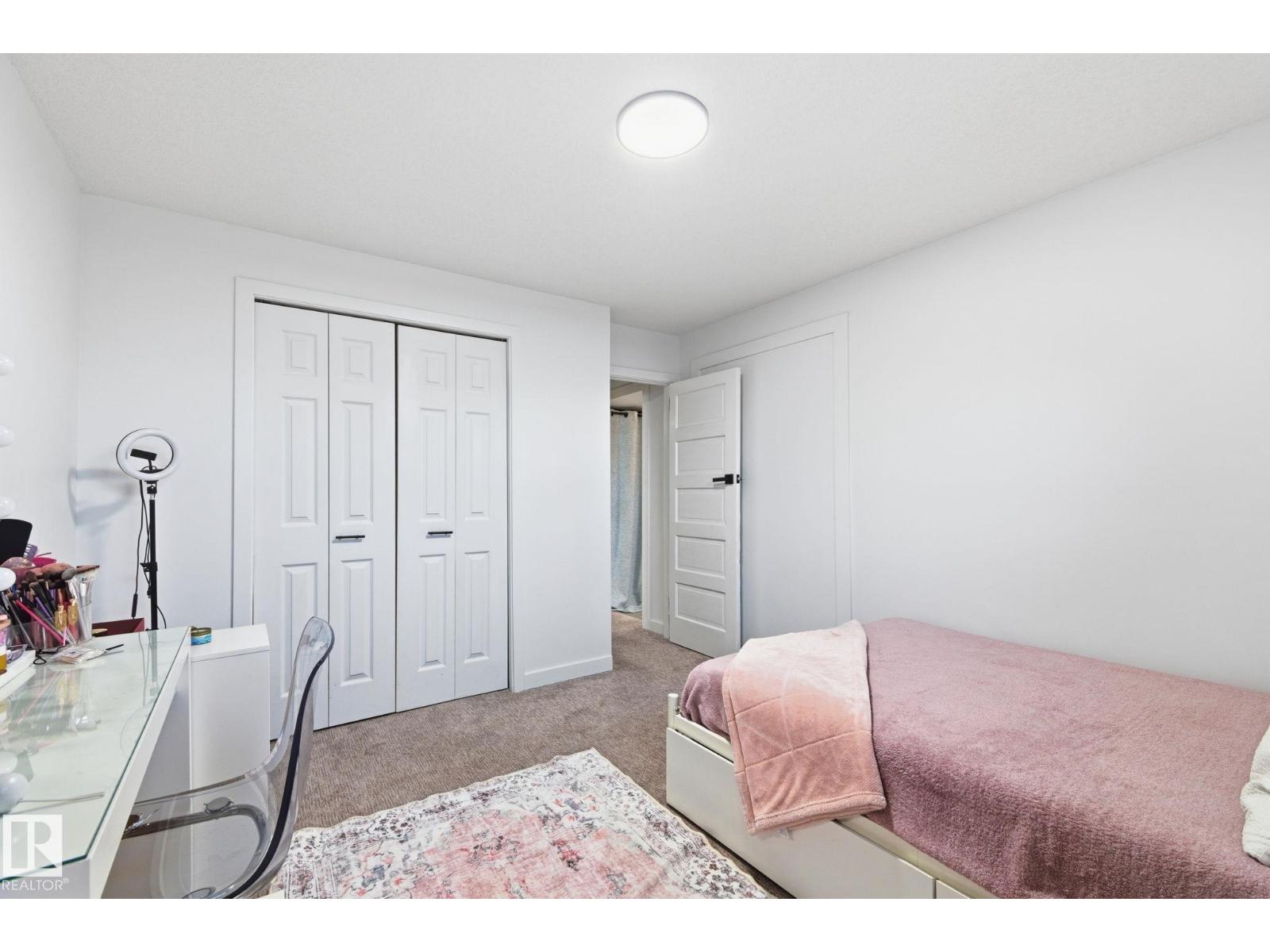 8043 135 Av Nw Property Photo 38