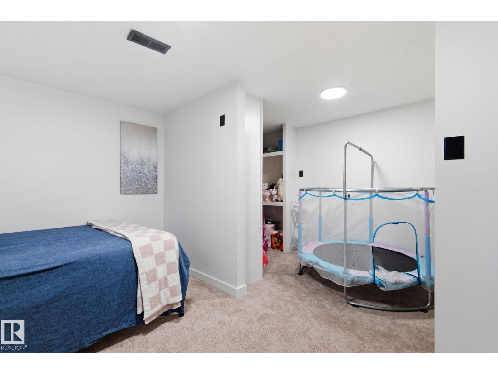 8043 135 Av Nw Property Photo 41