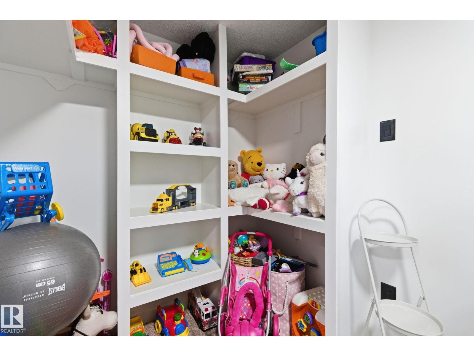 8043 135 Av Nw Property Photo 42