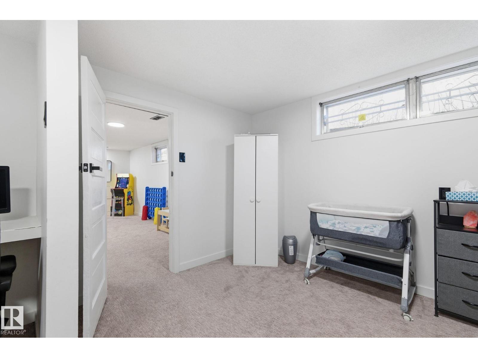 8043 135 Av Nw Property Photo 43