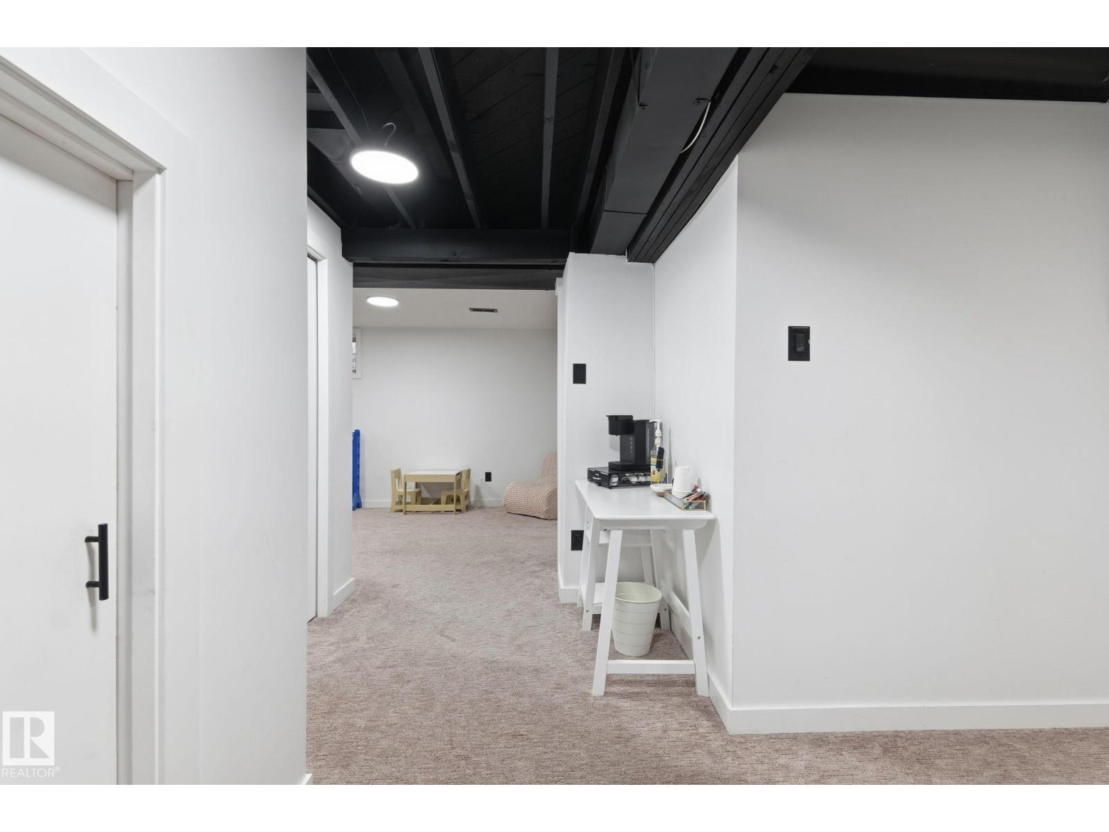 8043 135 Av Nw Property Photo 45
