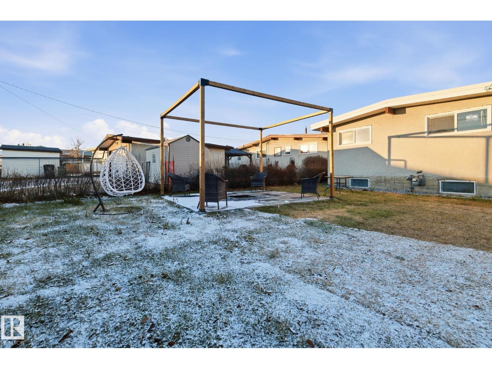 8043 135 Av Nw Property Photo 47