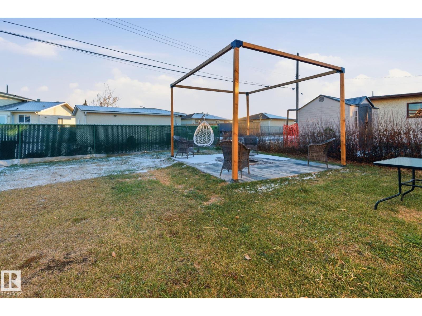 8043 135 Av Nw Property Photo 48