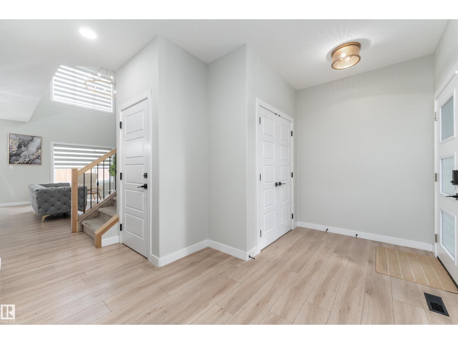 993 Berg Pl Property Photo 2