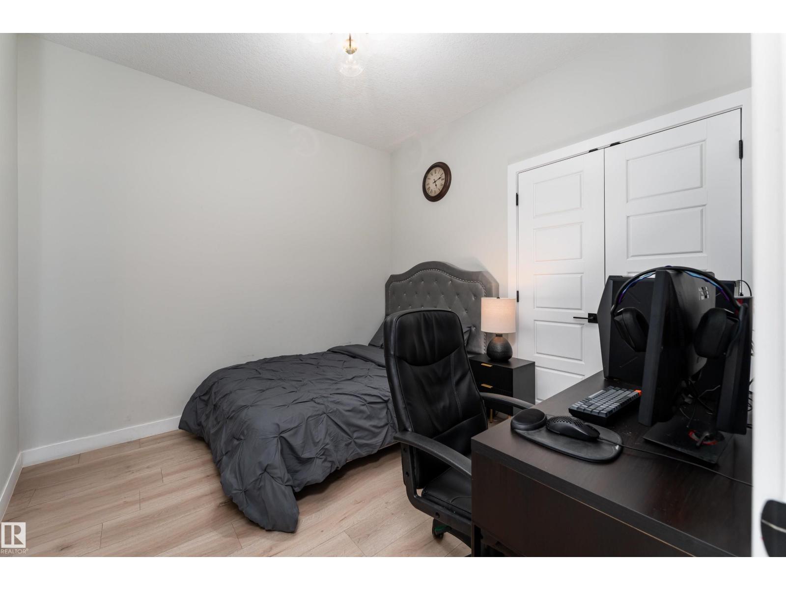 993 Berg Pl Property Photo 9