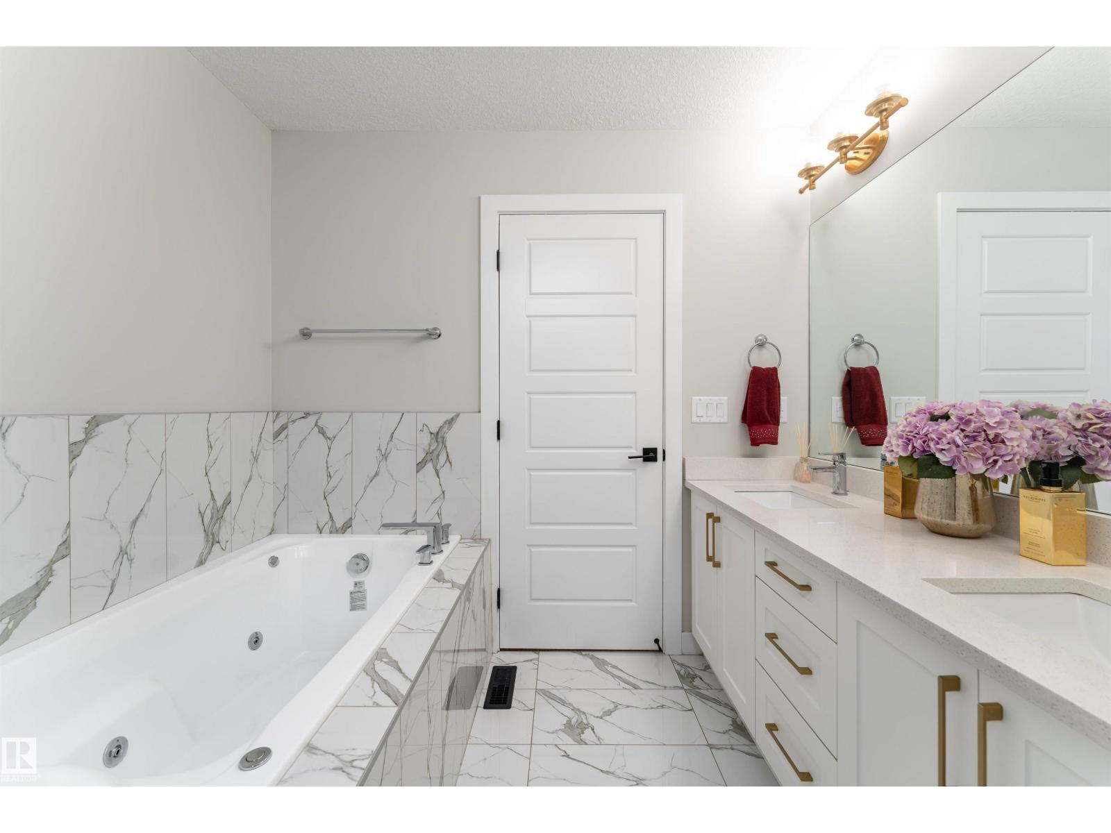 993 Berg Pl Property Photo 14