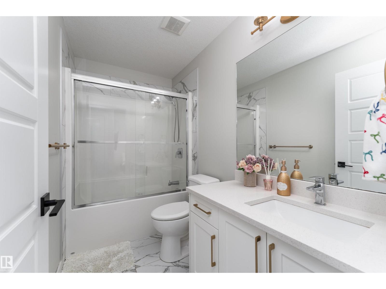 993 Berg Pl Property Photo 18
