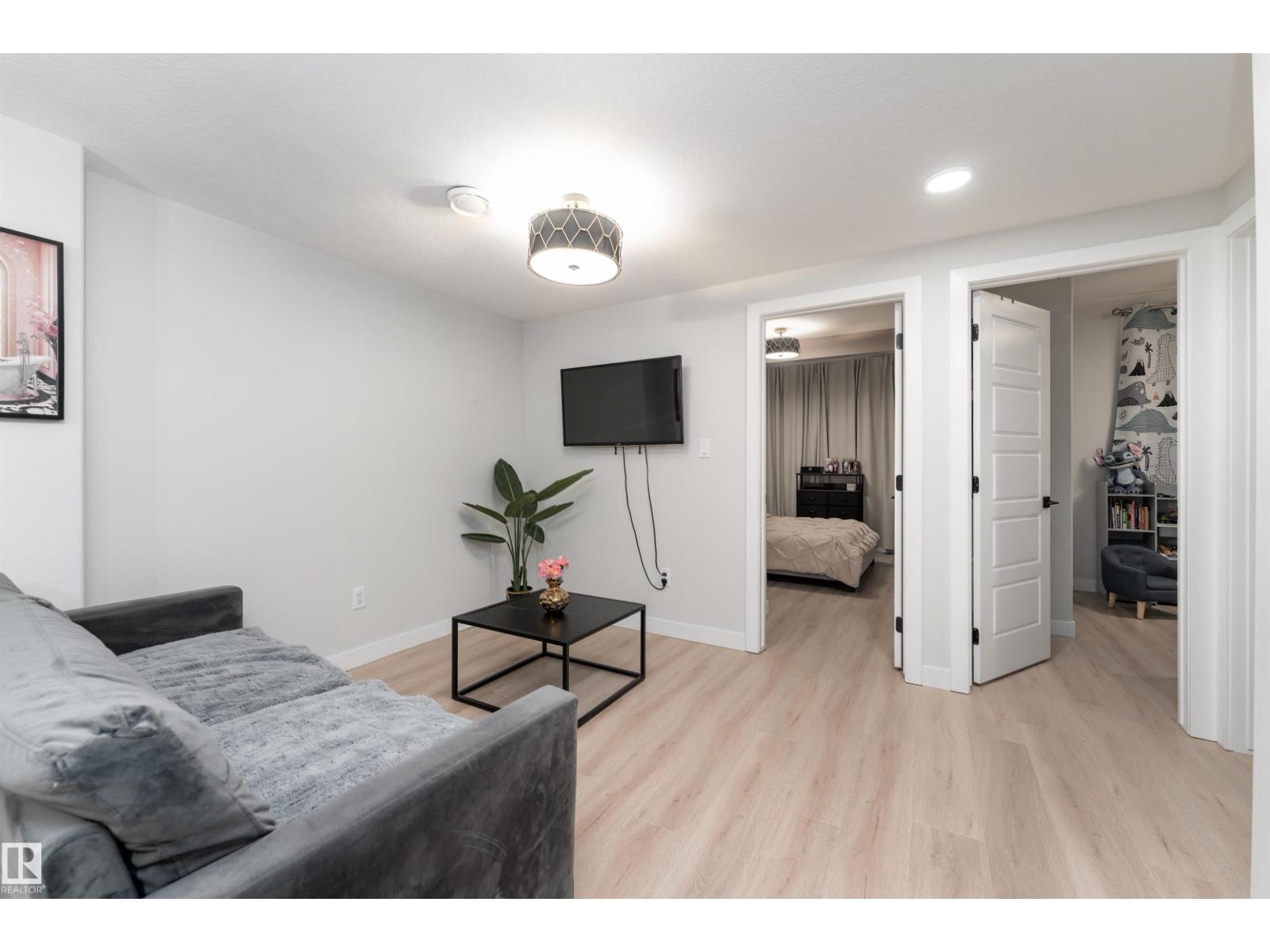 993 Berg Pl Property Photo 24