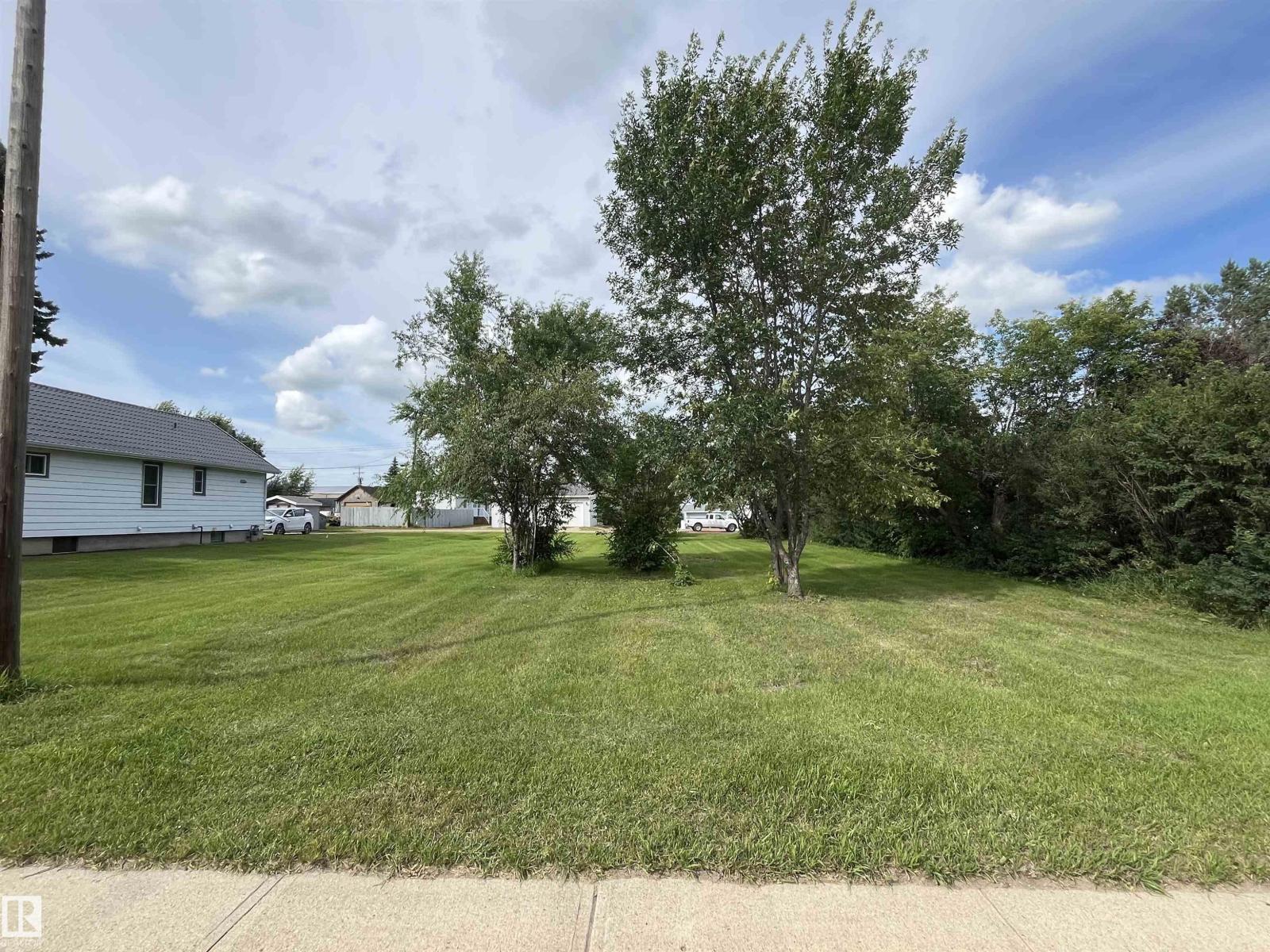 4916 51 Av Property Photo 1