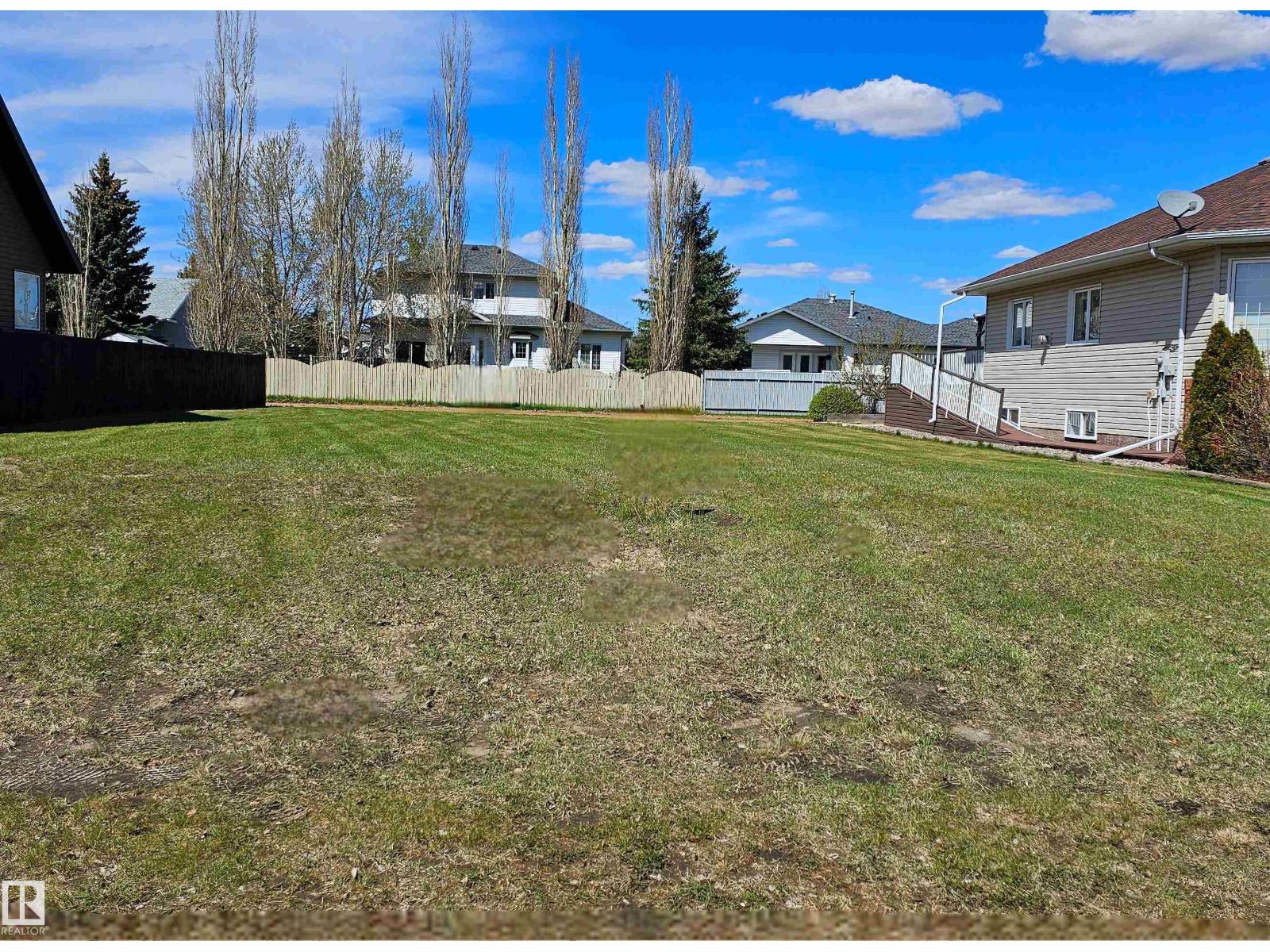 4512 54 AV Property Photo 1