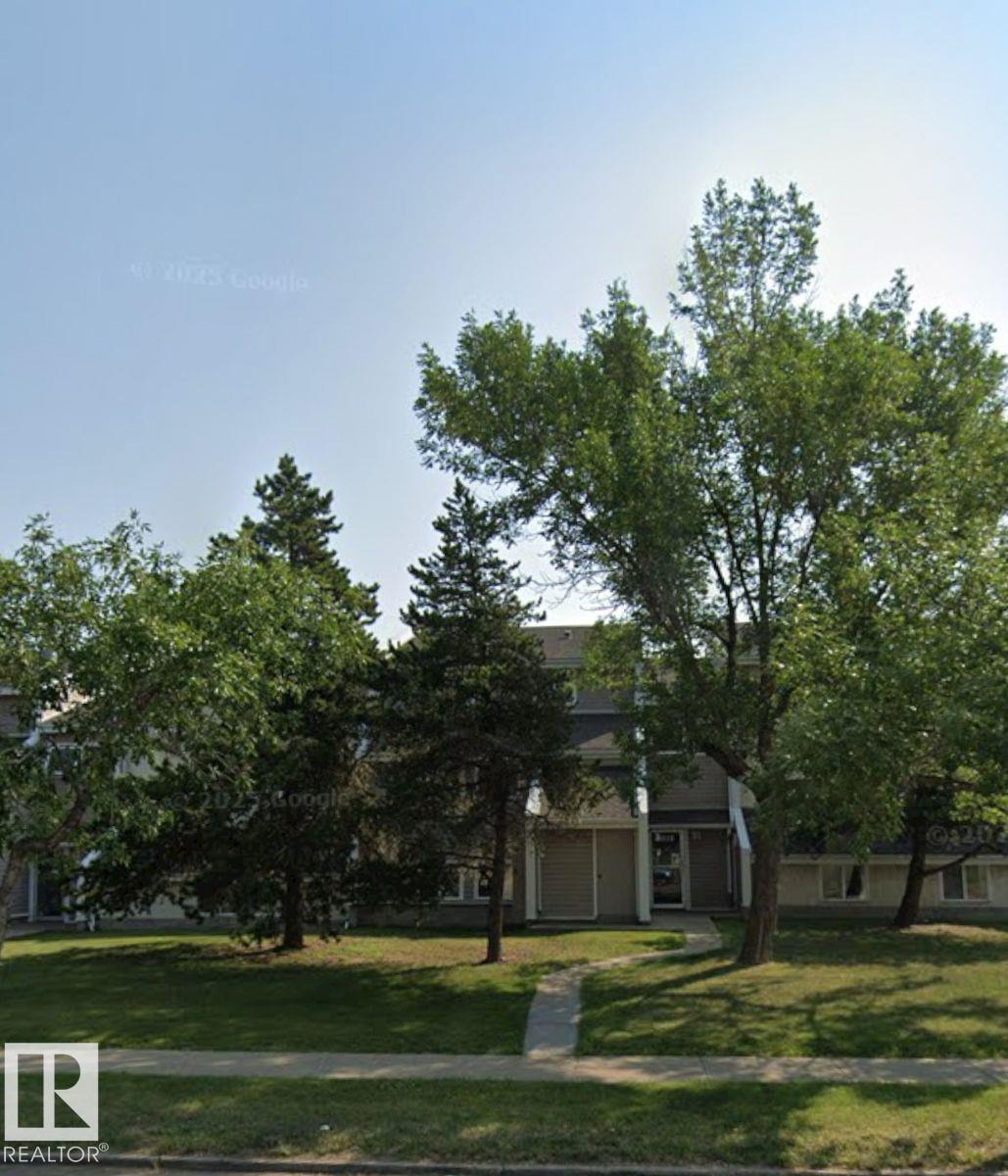 #4 3819 76 St Nw Property Photo 9