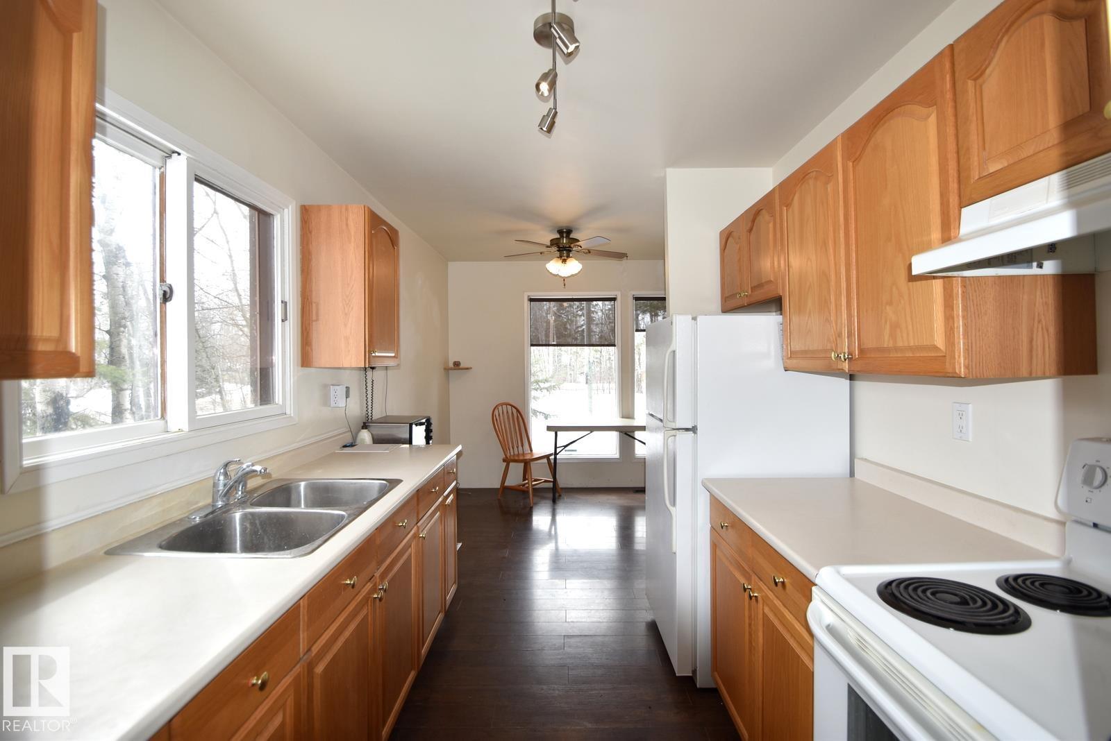 375 Perch Cr Property Photo 6