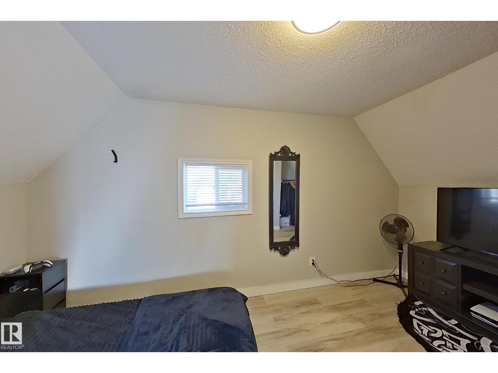 9328 106a Av Nw Property Photo 21