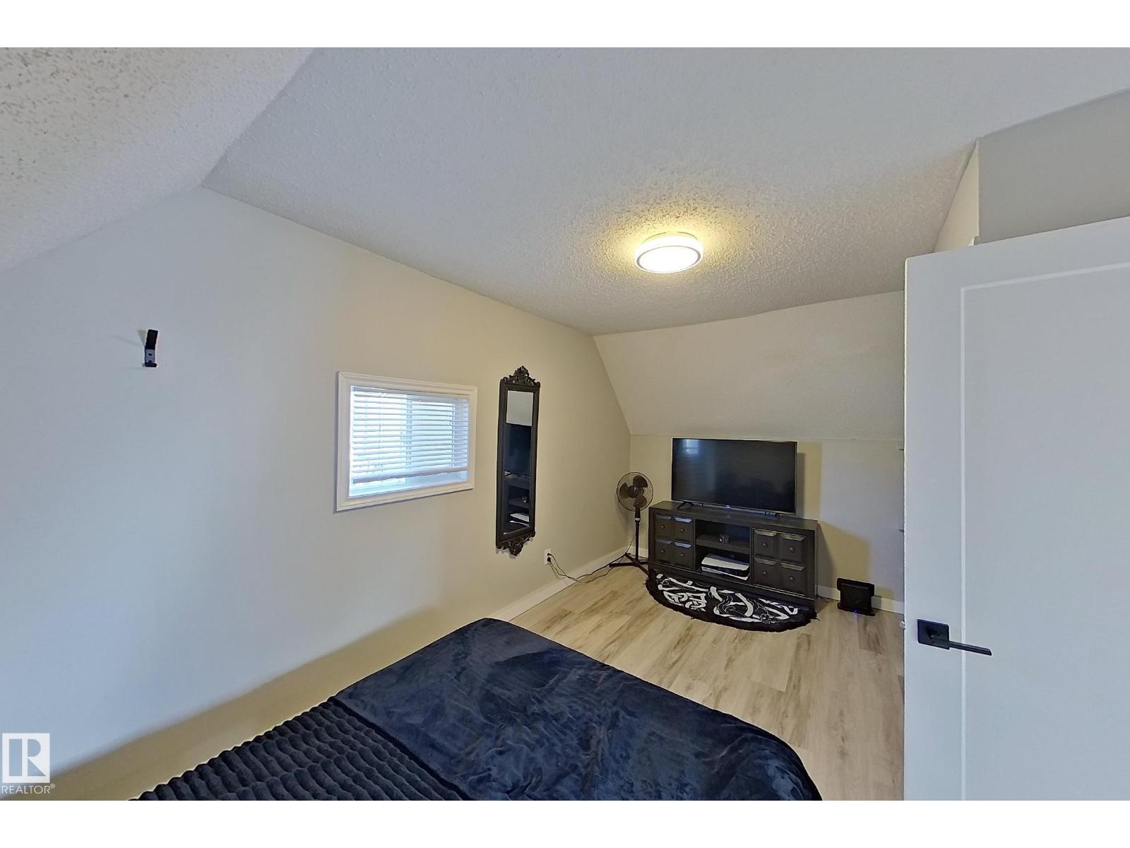 9328 106a Av Nw Property Photo 26