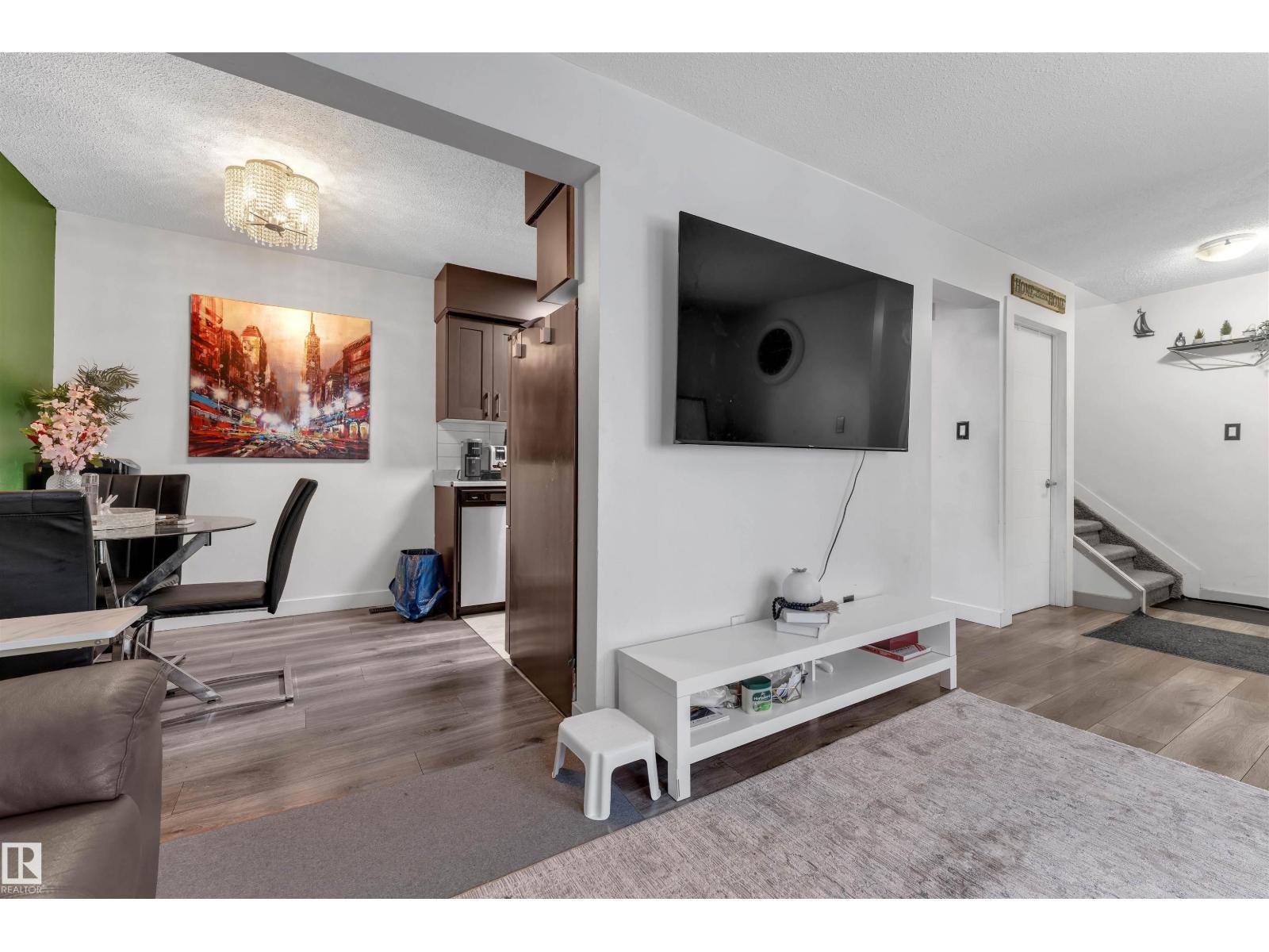 #7 14115 82 St Nw Property Photo 5