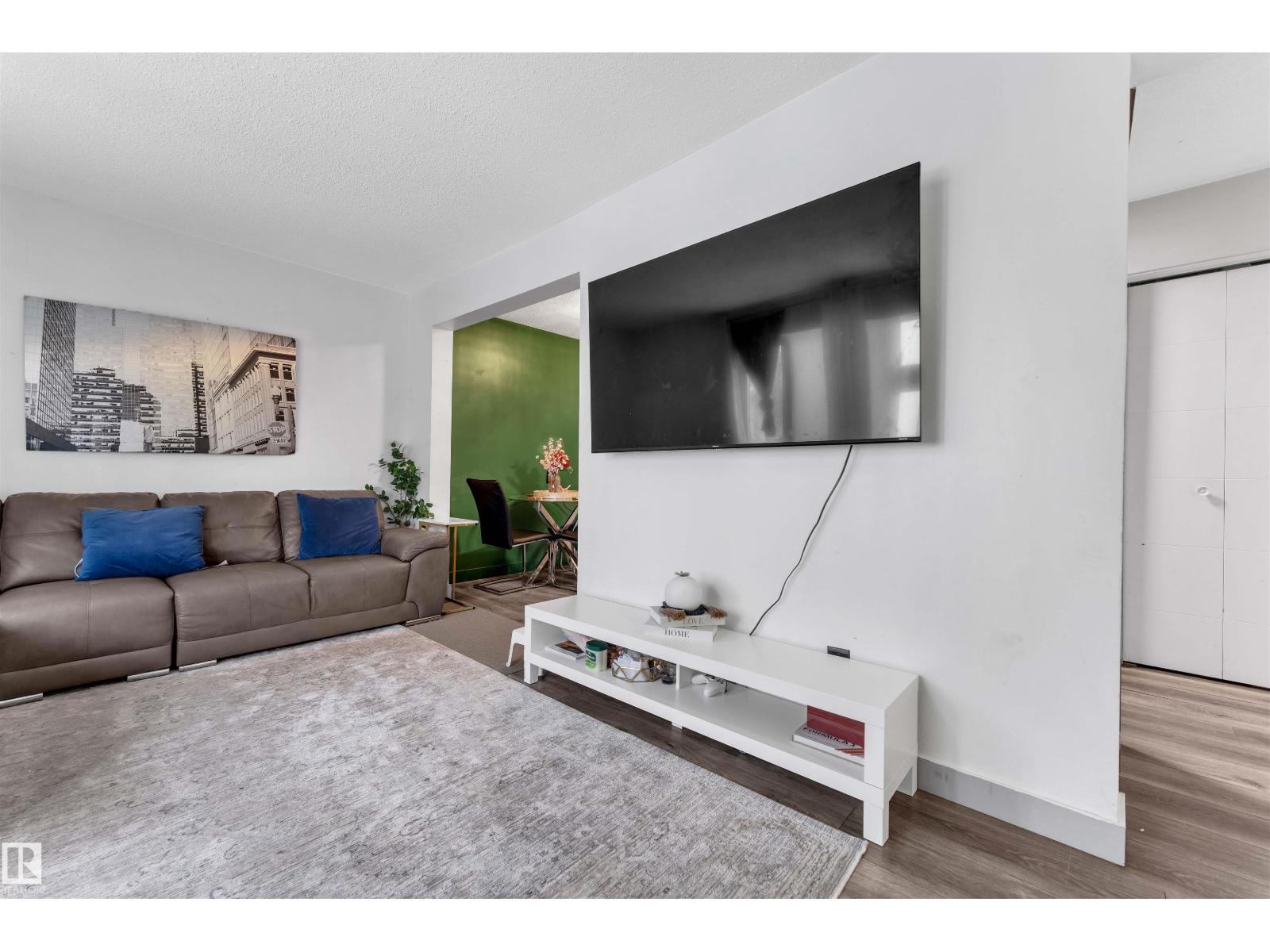 #7 14115 82 St Nw Property Photo 9