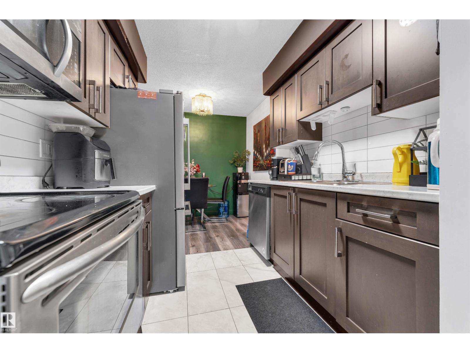 #7 14115 82 St Nw Property Photo 10