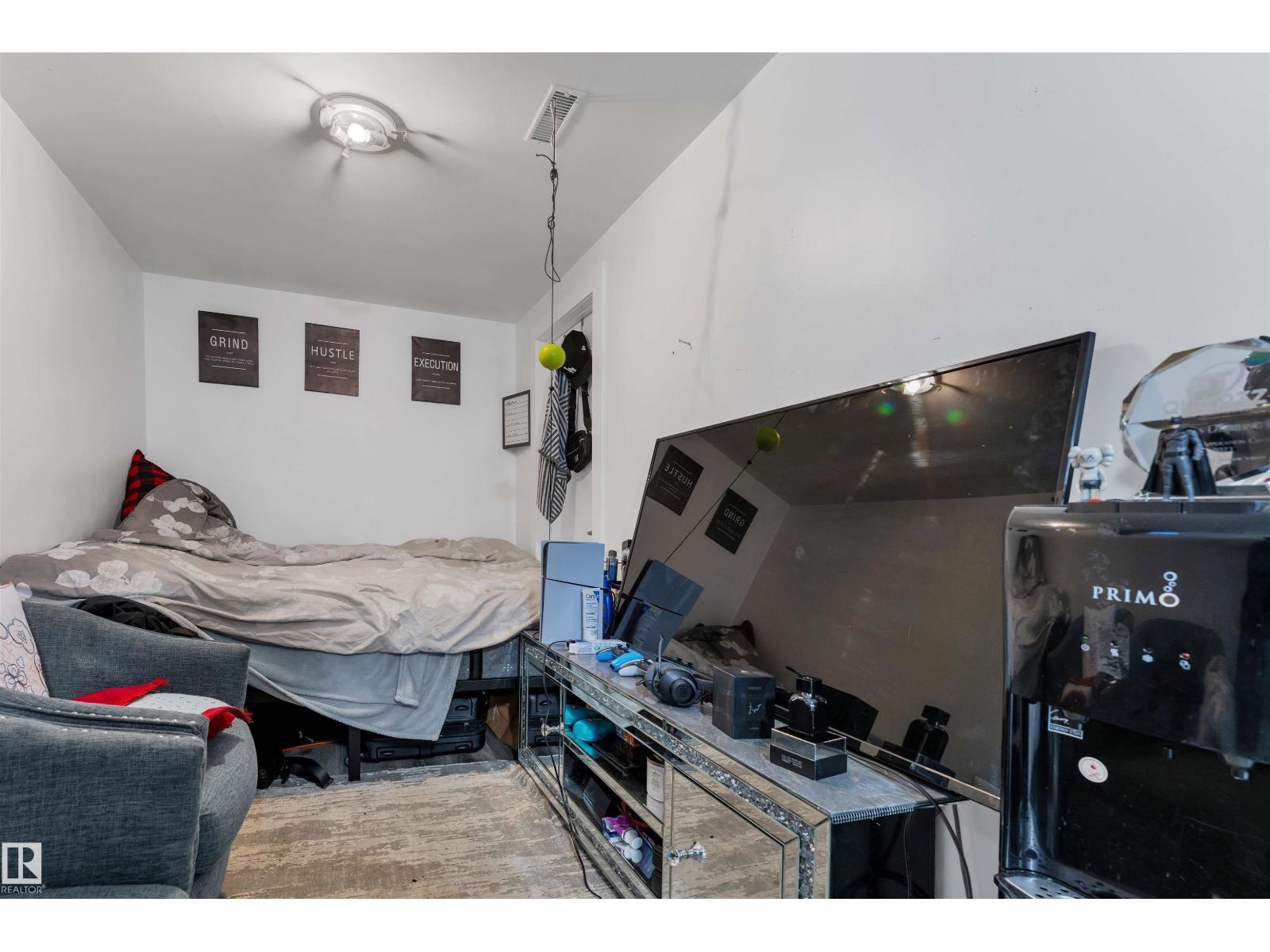 #7 14115 82 St Nw Property Photo 21