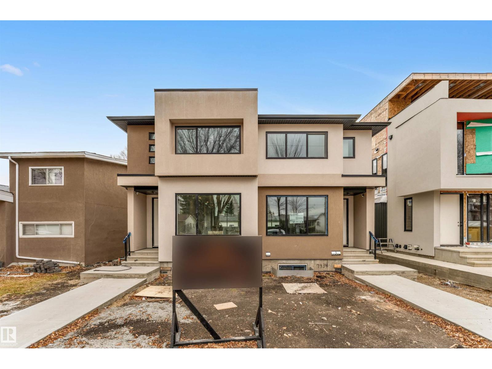 7934 77 Av Nw Property Photo 3