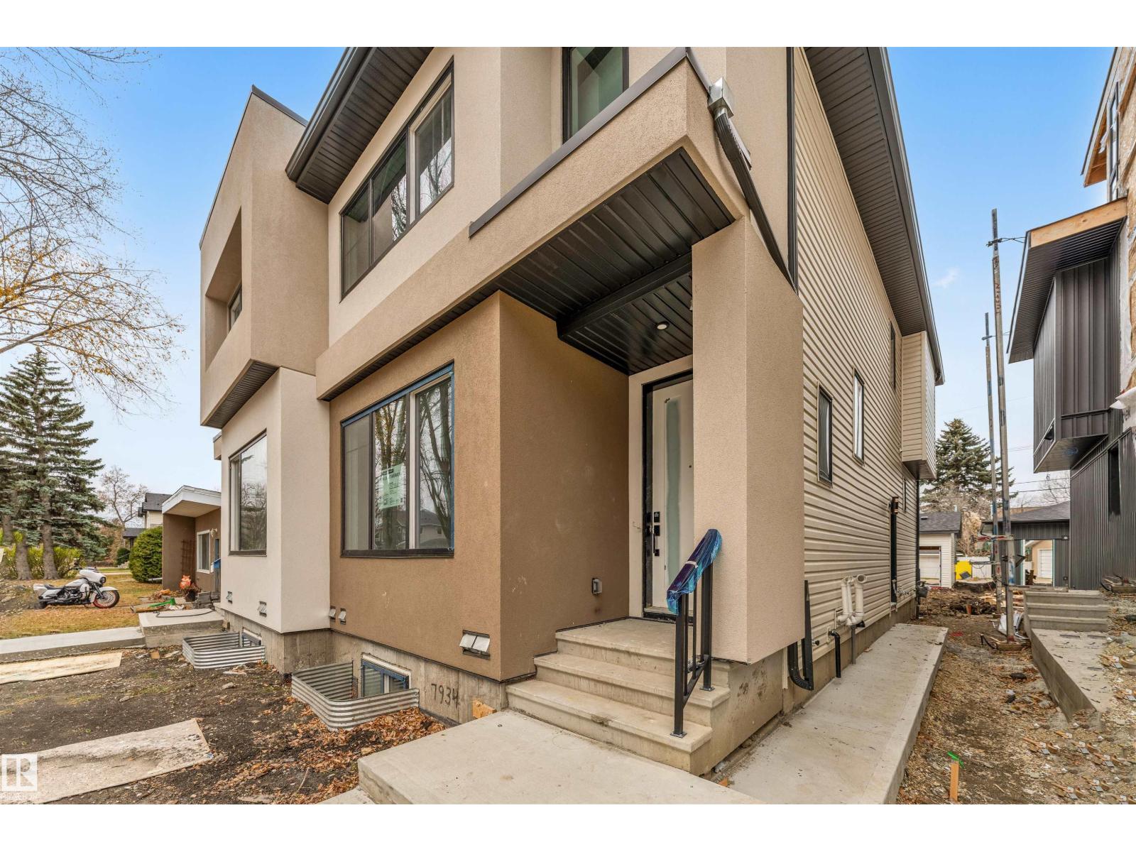 7934 77 Av Nw Property Photo 4