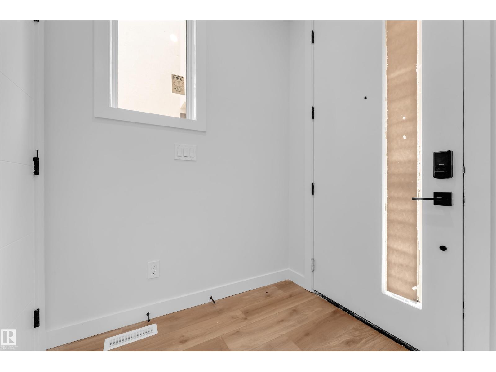 7934 77 Av Nw Property Photo 9