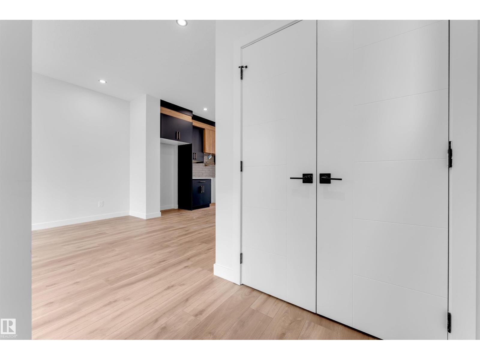 7934 77 Av Nw Property Photo 10