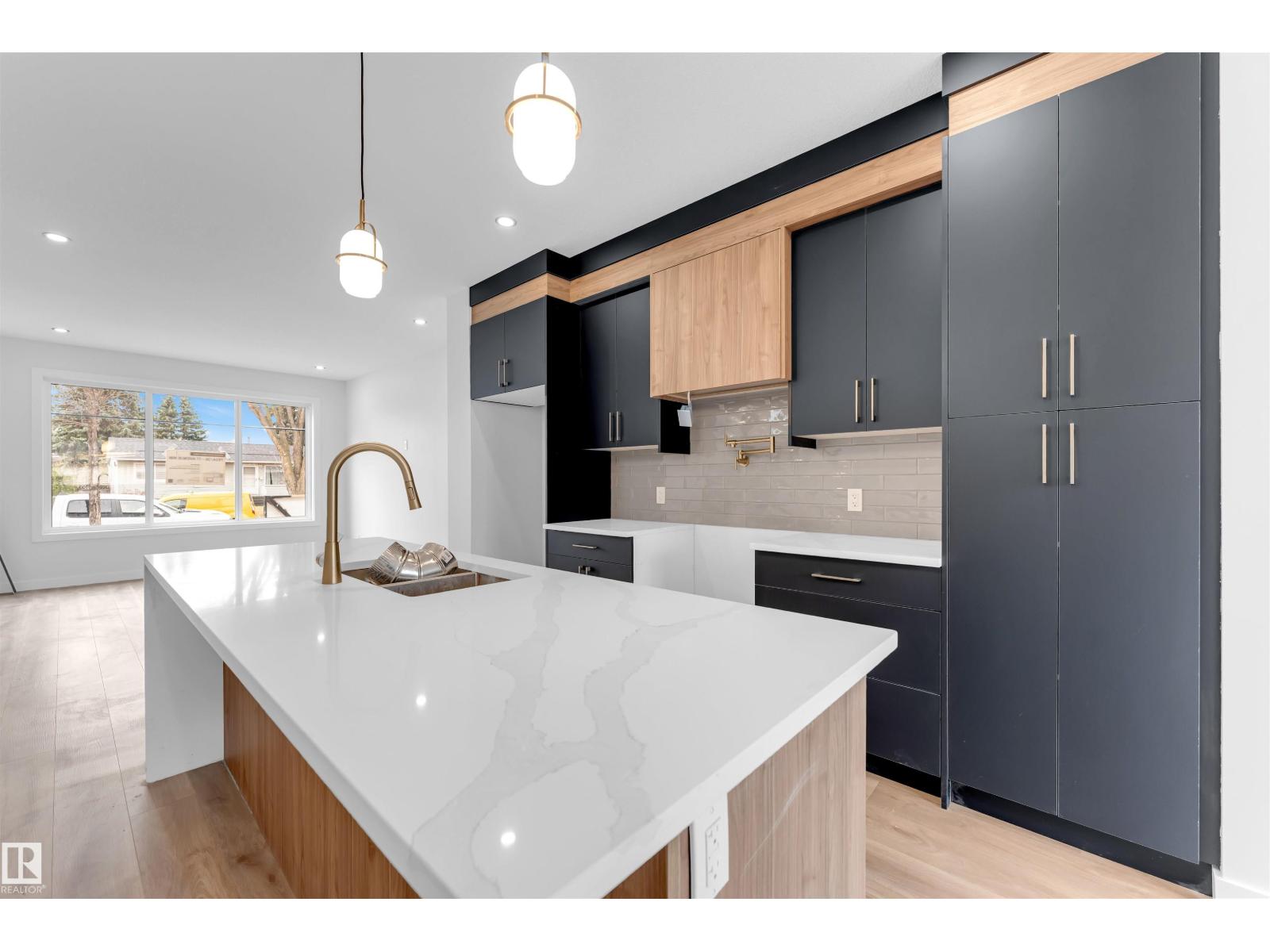 7934 77 Av Nw Property Photo 15
