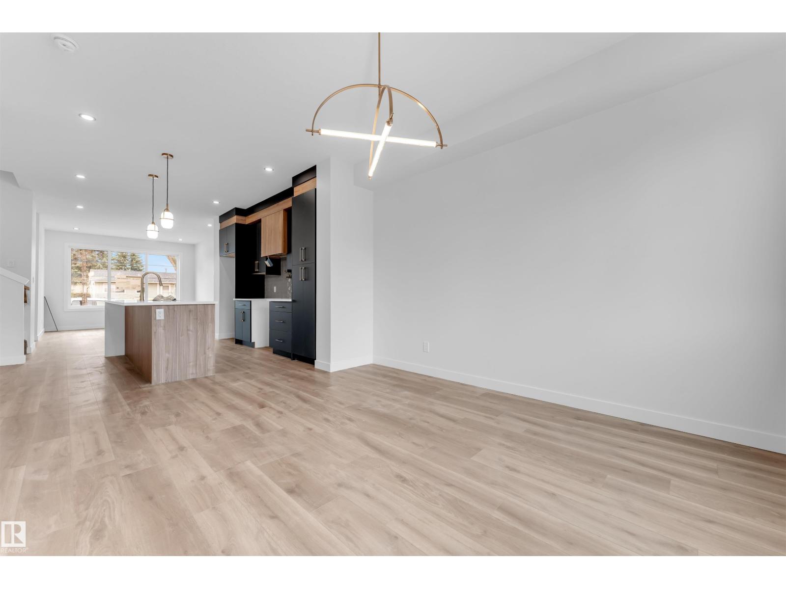 7934 77 Av Nw Property Photo 16