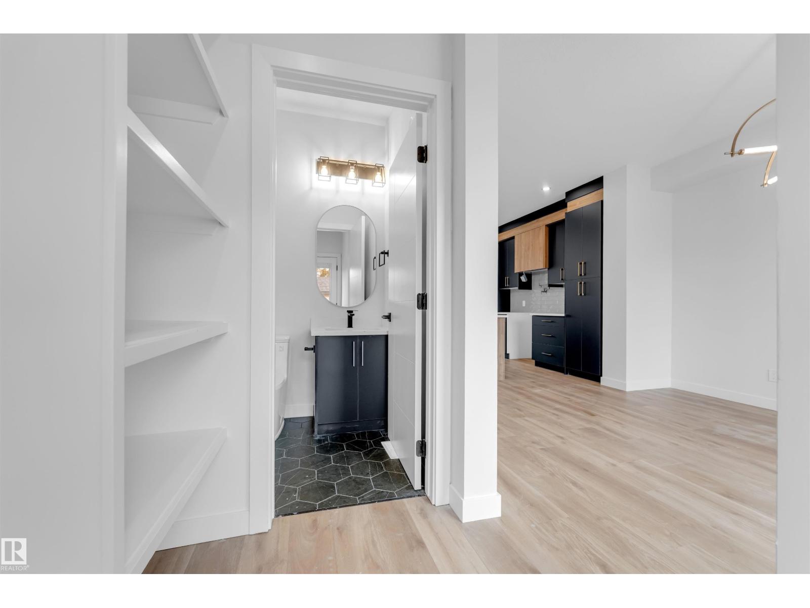 7934 77 Av Nw Property Photo 17