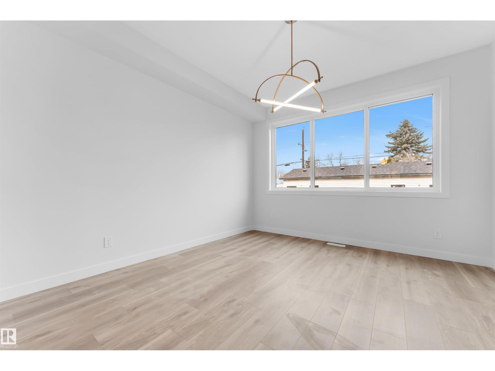 7934 77 Av Nw Property Photo 19