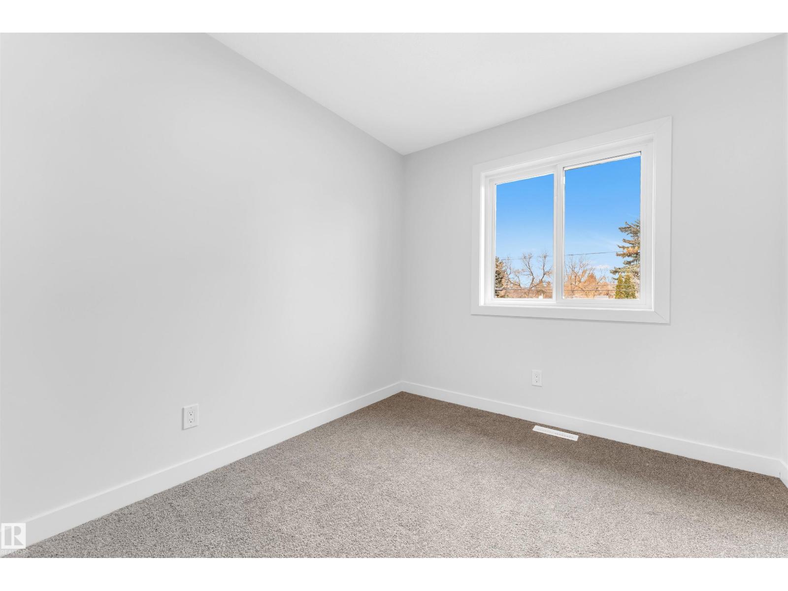 7934 77 Av Nw Property Photo 27