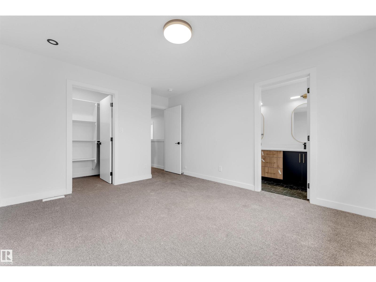 7934 77 Av Nw Property Photo 32