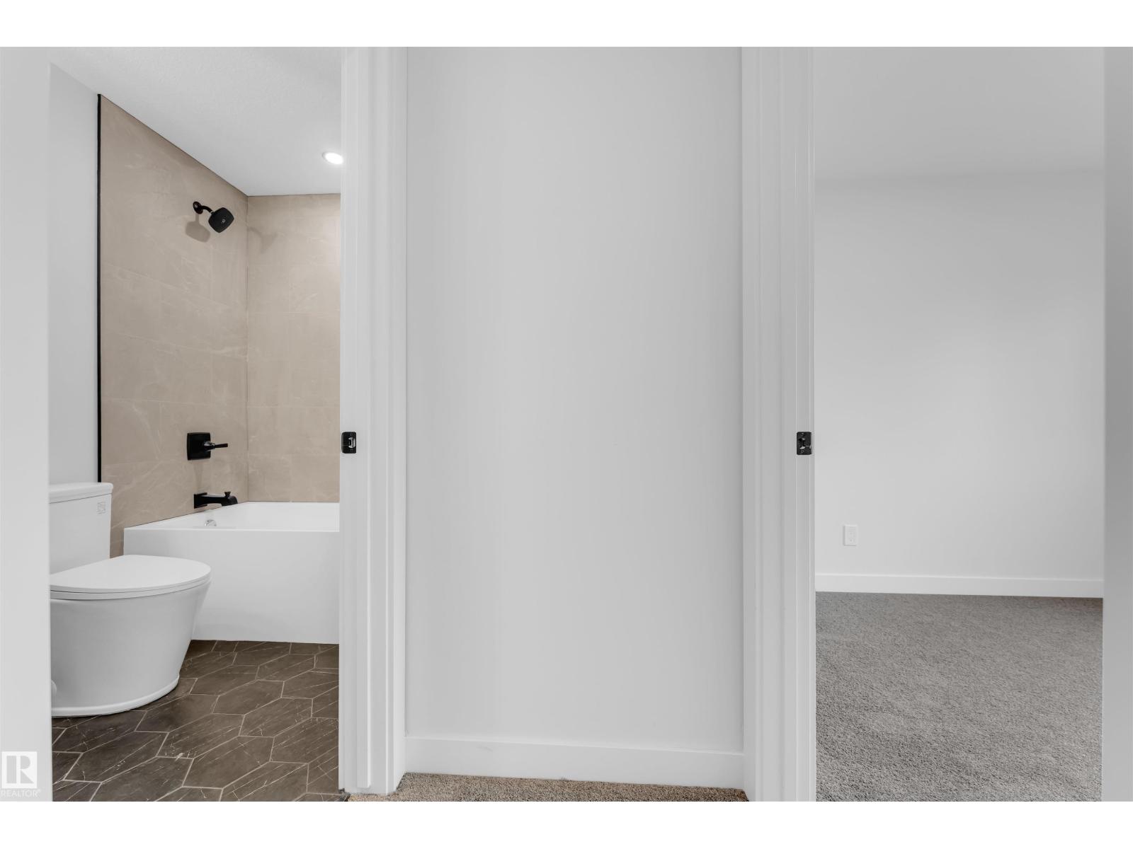 7934 77 Av Nw Property Photo 34