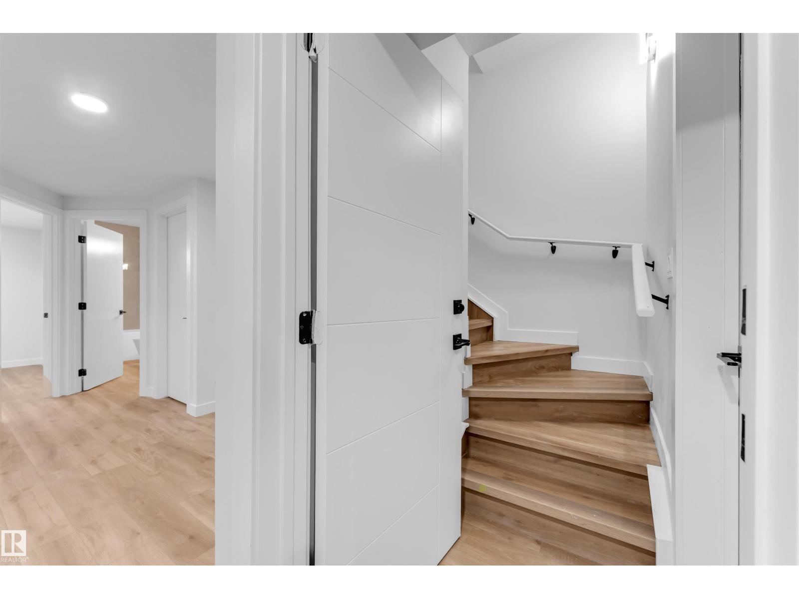 7934 77 Av Nw Property Photo 38