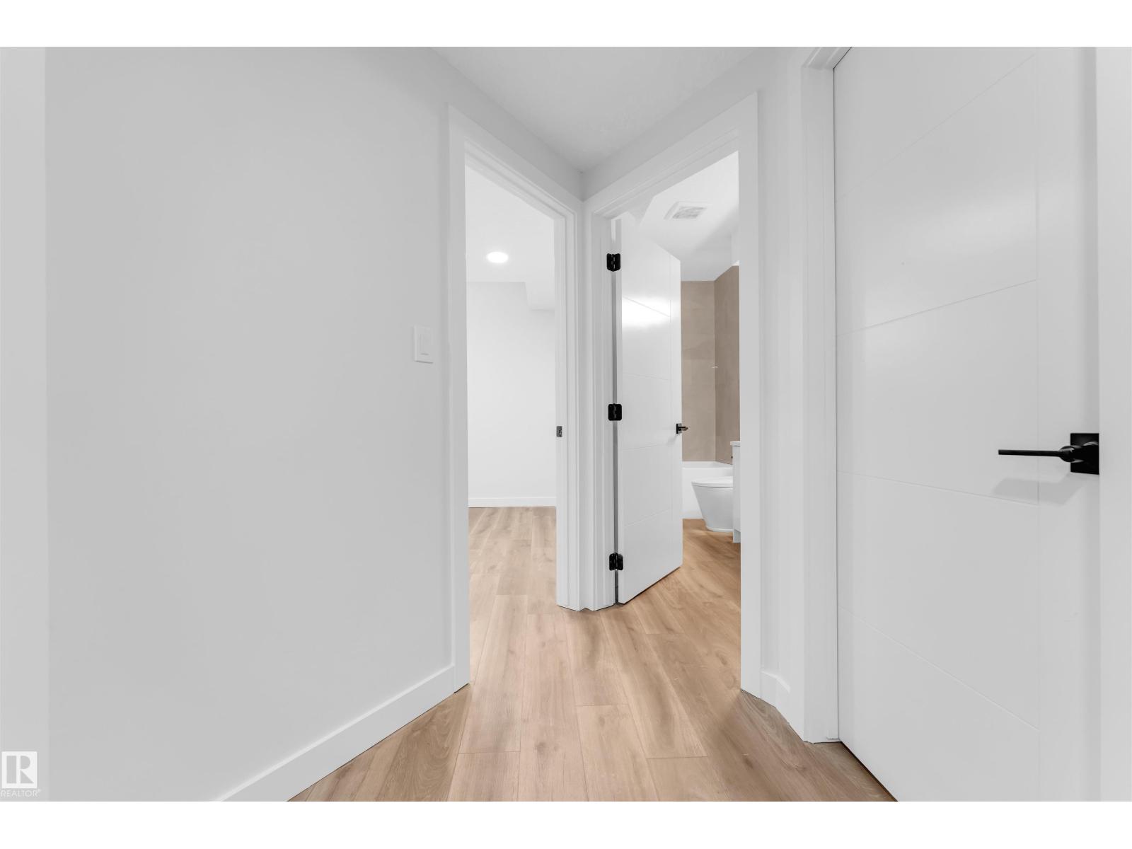 7934 77 Av Nw Property Photo 39