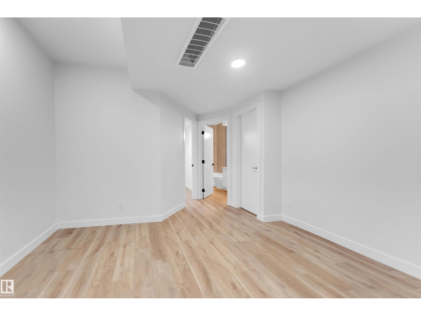 7934 77 Av Nw Property Photo 40