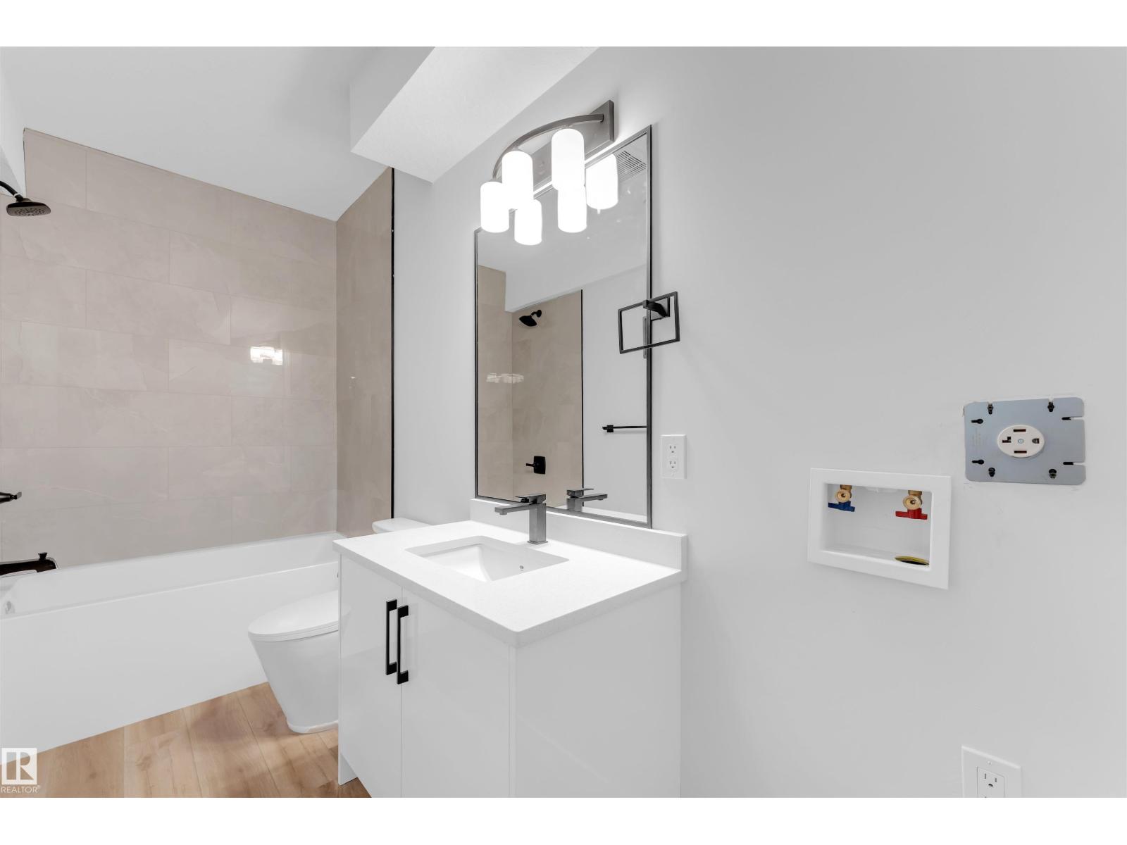 7934 77 Av Nw Property Photo 41