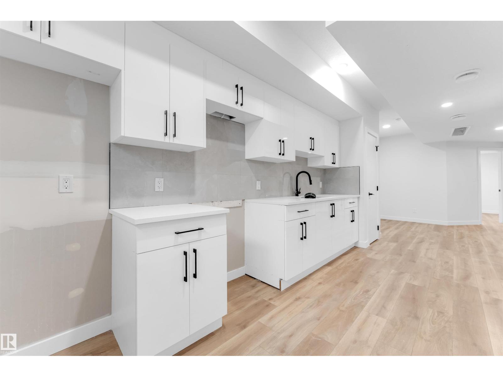 7934 77 Av Nw Property Photo 43