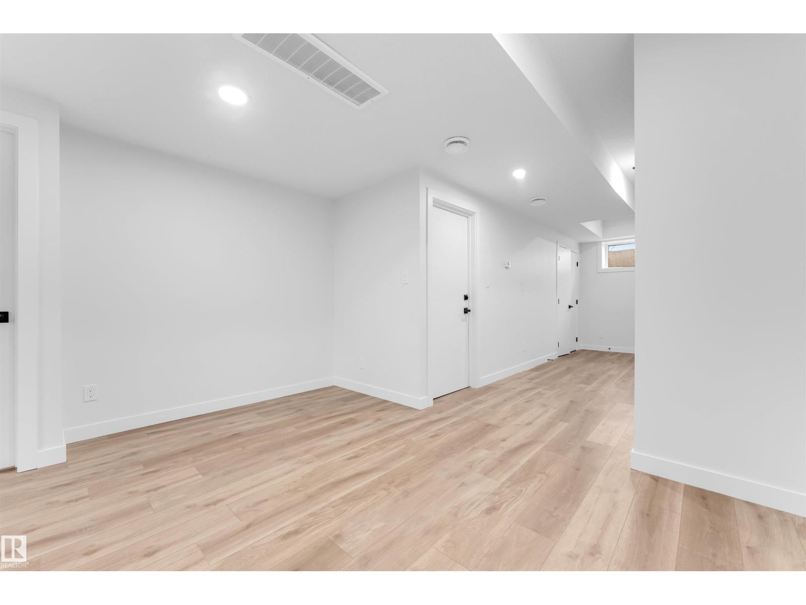 7934 77 Av Nw Property Photo 44