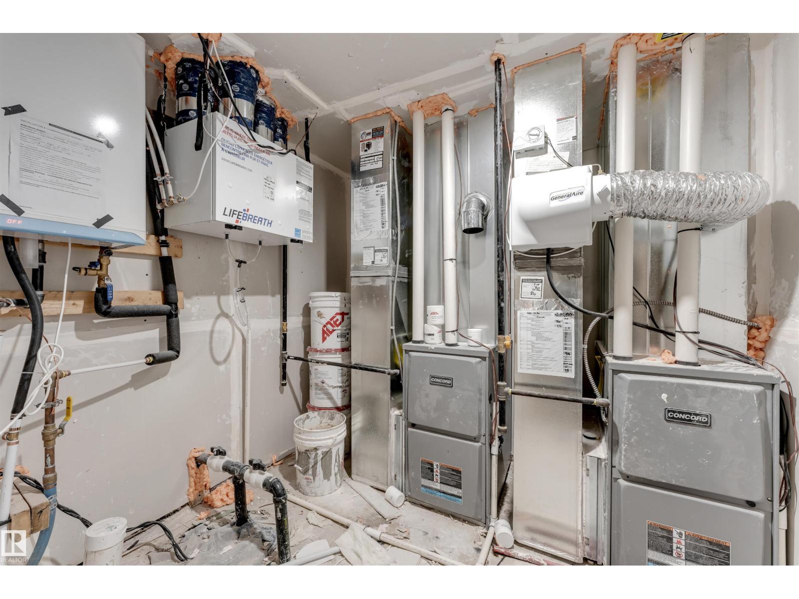 7934 77 Av Nw Property Photo 48