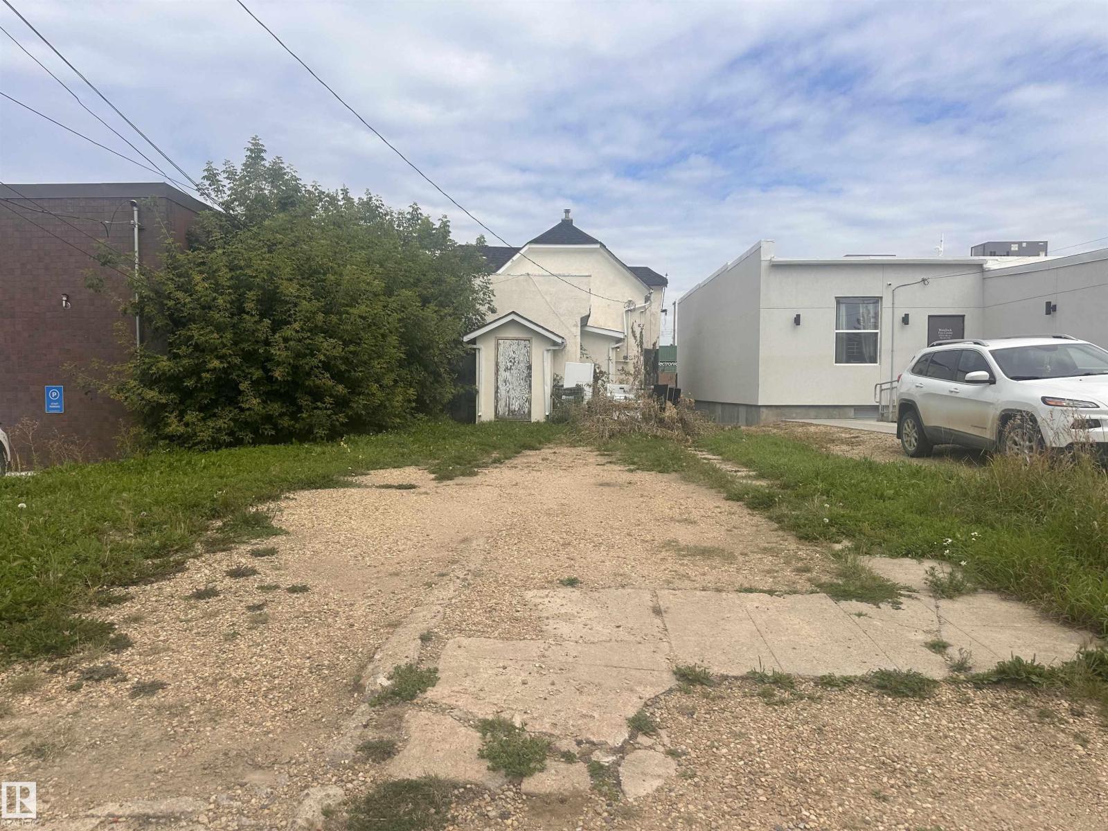 10528 100 Av Property Photo 7