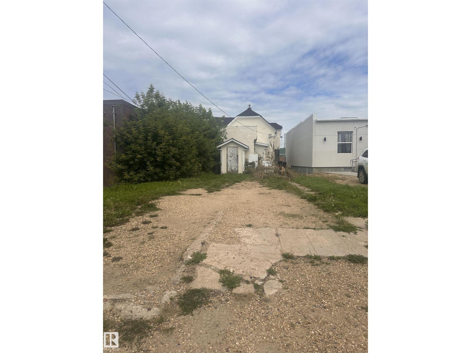 10528 100 Av Property Photo 8