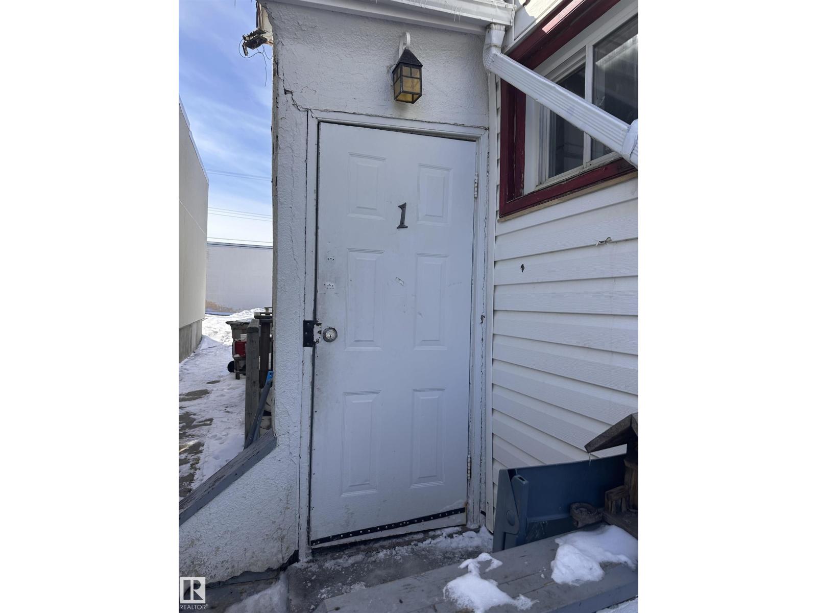 10528 100 Av Property Photo 9