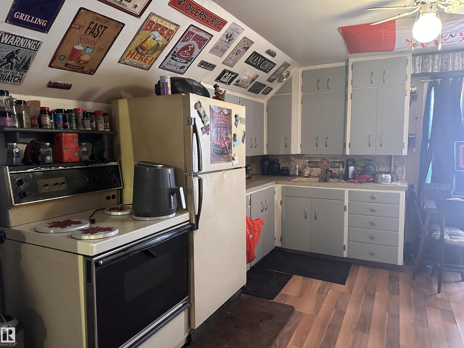 10528 100 Av Property Photo 10