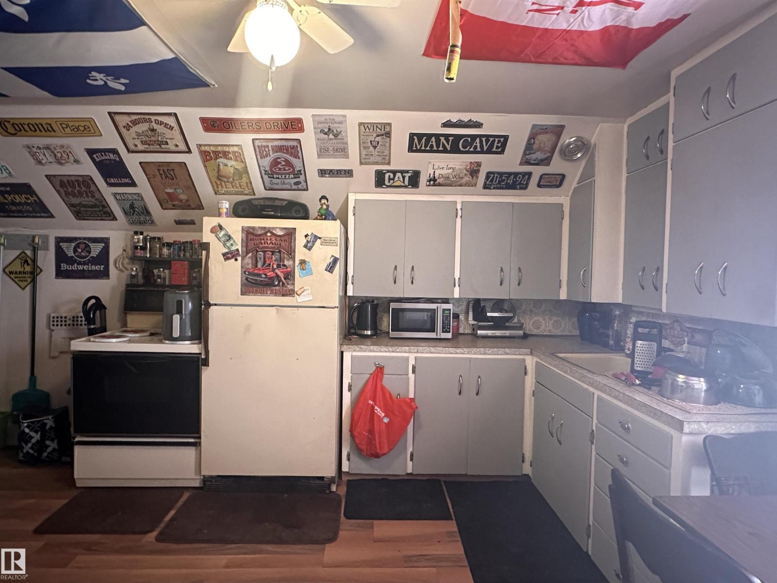 10528 100 Av Property Photo 11
