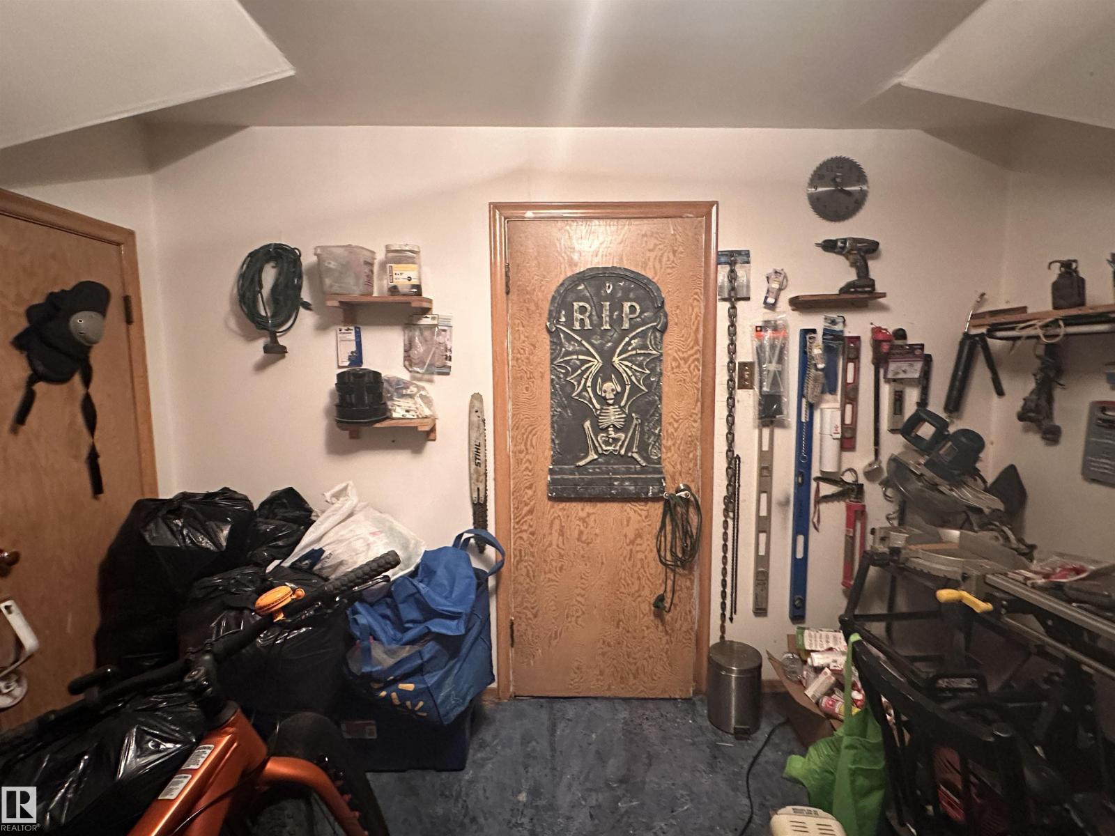10528 100 Av Property Photo 16