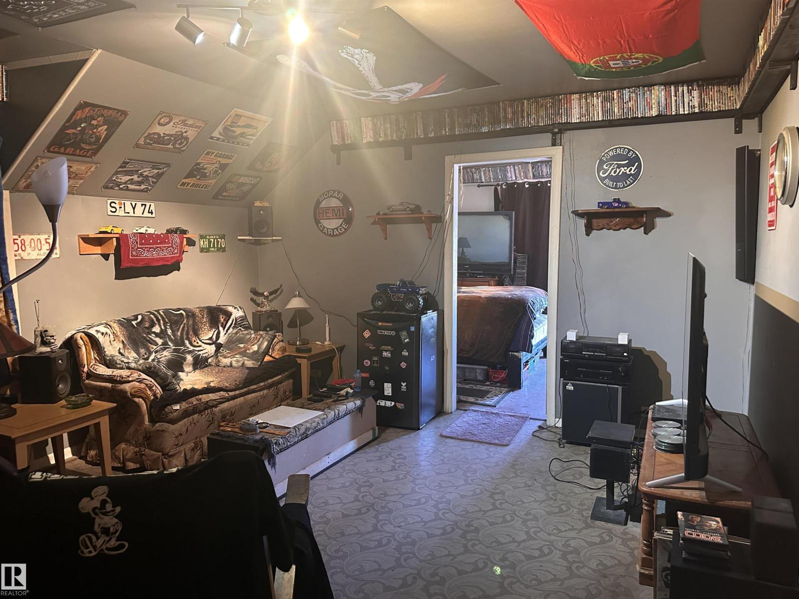 10528 100 Av Property Photo 17
