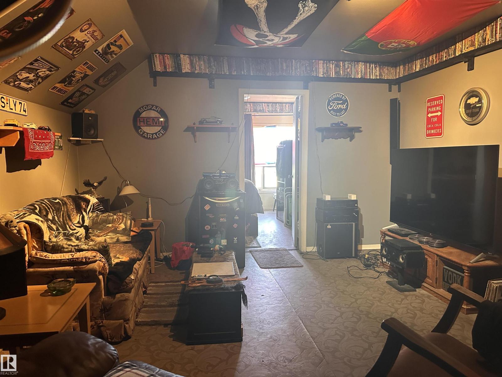 10528 100 Av Property Photo 20